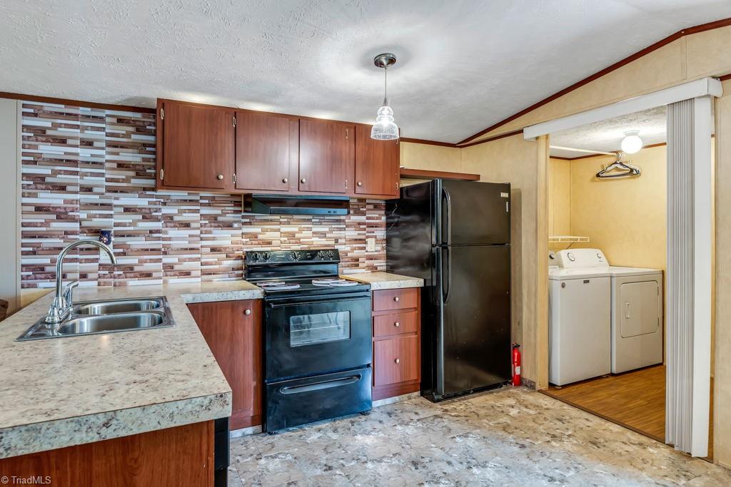 215 Meeks Road Eden, NC 27288 - Photo 9 of 27 Gallery Image 9