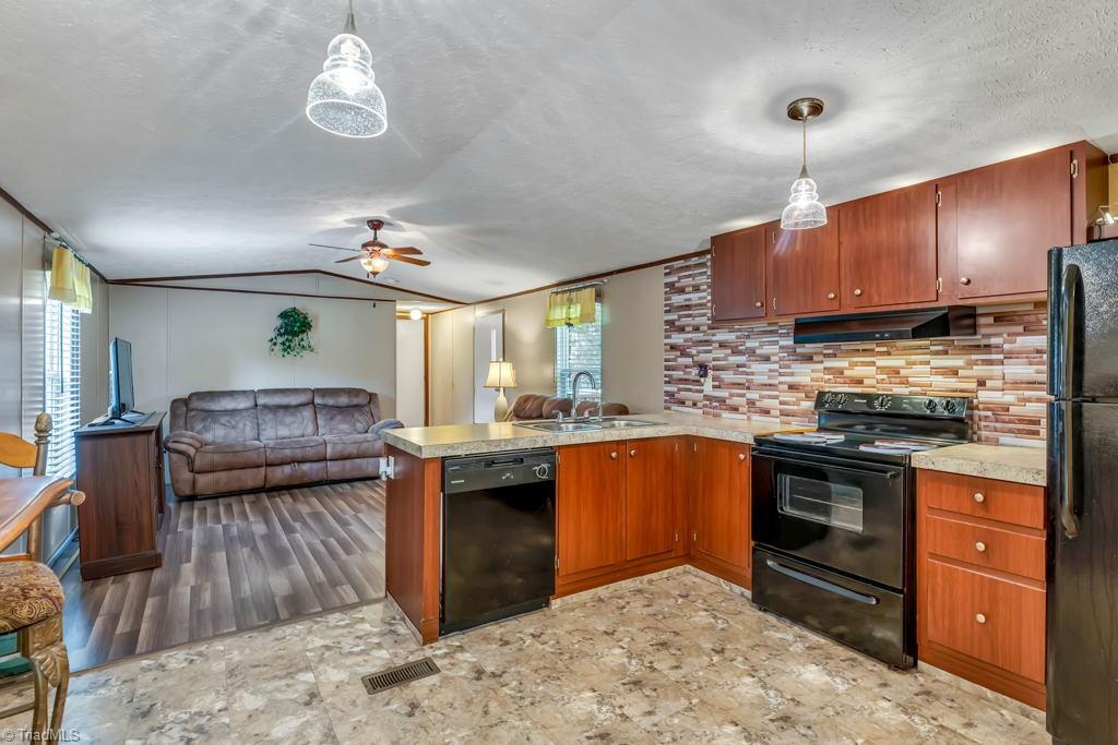 215 Meeks Road Eden, NC 27288 - Photo 10 of 27 Gallery Image 10