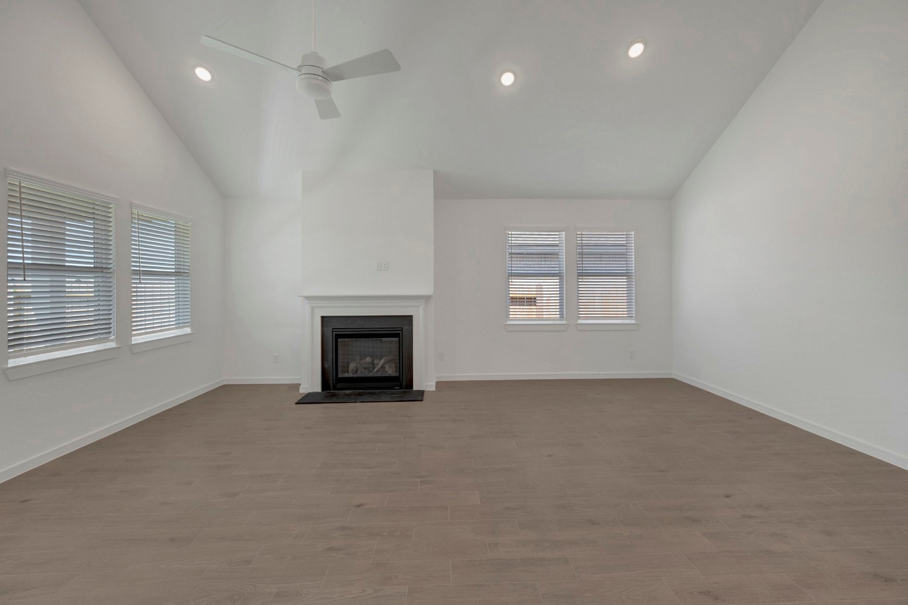 526 Samuel Rdg Drive Dayton, TX 77535 - Photo 7 of 45 Open living area with high ceilings