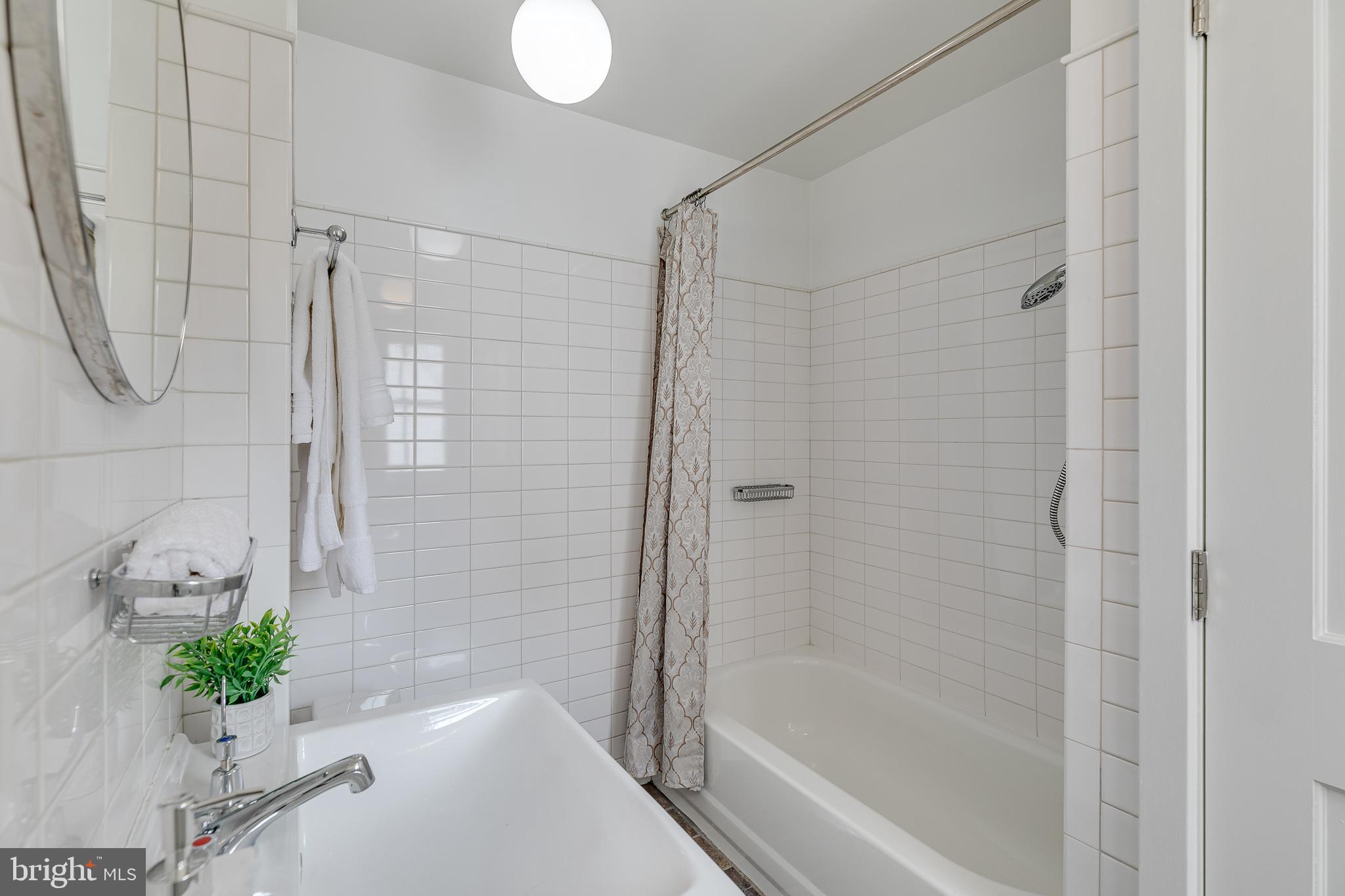 1820 Addison Street Philadelphia, PA 19146 - Photo 19 of 41