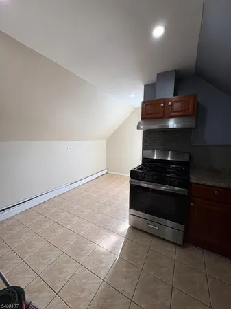 $1,850 | 121 Rutgers Street, Unit 3, Belleville, NJ 07109