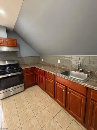 $1,850 | 121 Rutgers Street, Unit 3, Belleville, NJ 07109