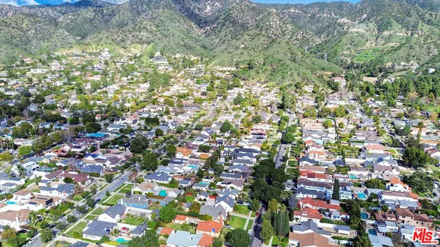 a view of a house with a big yard