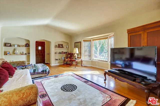a view of livingroom with furniture and windows