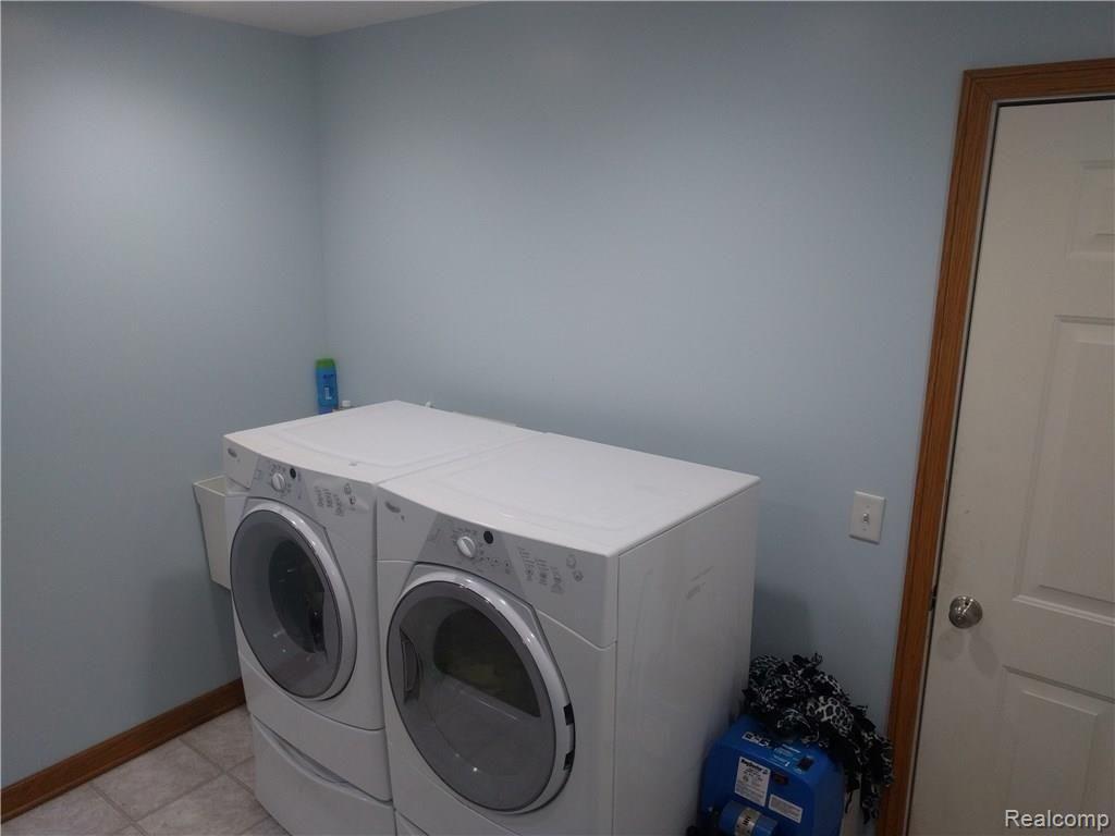 13605 Rattalee Lake Road Davisburg, MI 48350 - Photo 23 of 36 1st floor laundry and mudroom