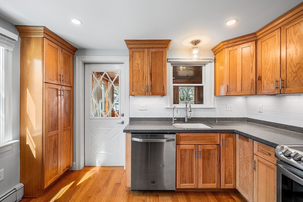 23 Lake Road Wayland, MA 01778 - Photo 6 of 29 Gallery Image 6