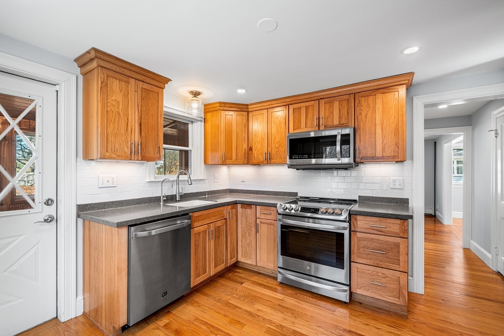 23 Lake Road Wayland, MA 01778 - Photo 7 of 29 Gallery Image 7