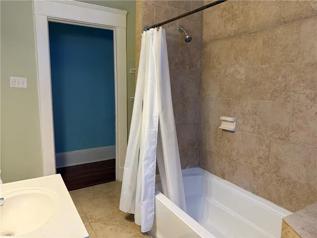 $2,300 | 227 South Gayoso Street, New Orleans, LA 70119