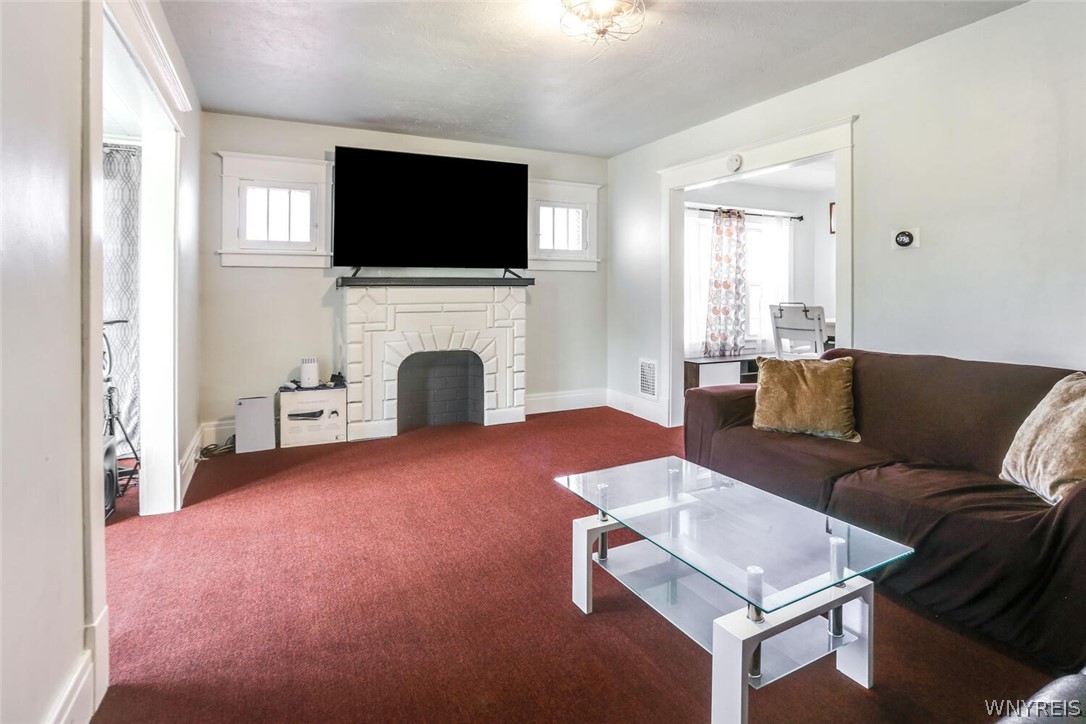 396 Highgate Avenue Buffalo, NY 14215 - Photo 6 of 27 Living room 1st floor