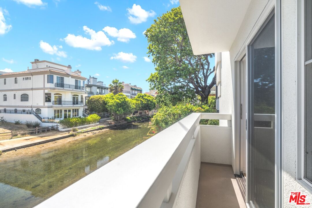 3501 Esplanade Marina del Rey, CA 90292 - Photo 12 of 52