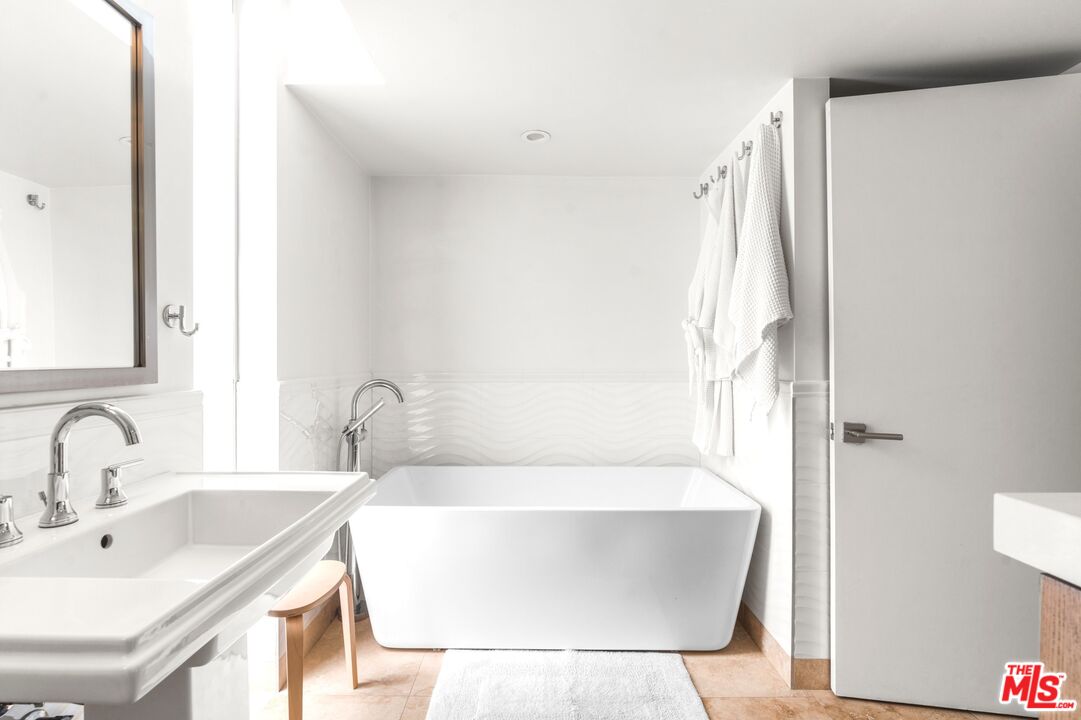 3501 Esplanade Marina del Rey, CA 90292 - Photo 18 of 52