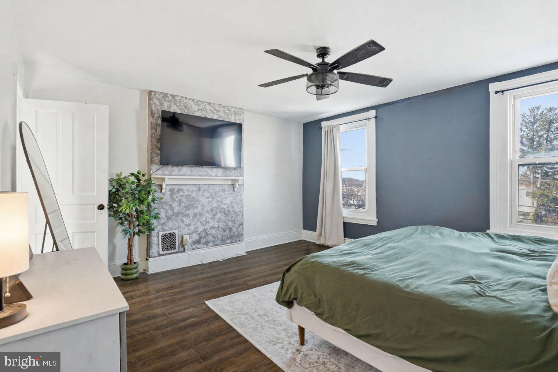 522 Bush Street Bridgeport, PA 19405 - Photo 16 of 40 Primary Bedroom