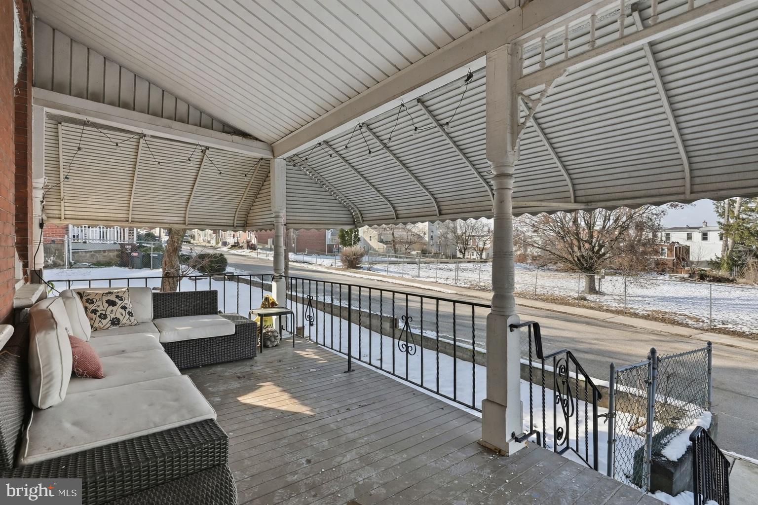 522 Bush Street Bridgeport, PA 19405 - Photo 4 of 40