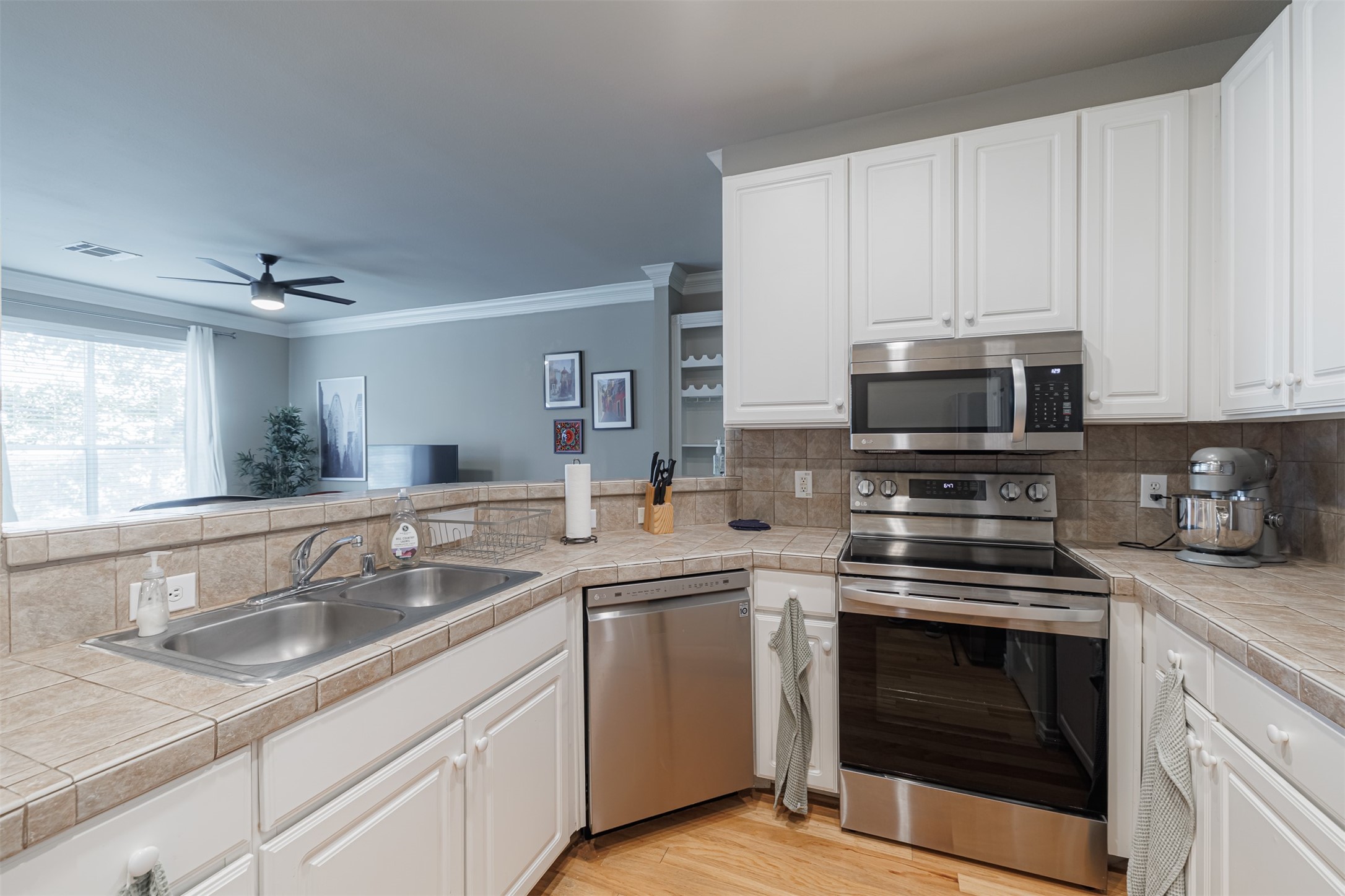 2400 McCue Road, Unit 308 Houston, TX 77056 - Photo 7 of 24 a kitchen with granite countertop a sink stainless steel appliances and cabinets