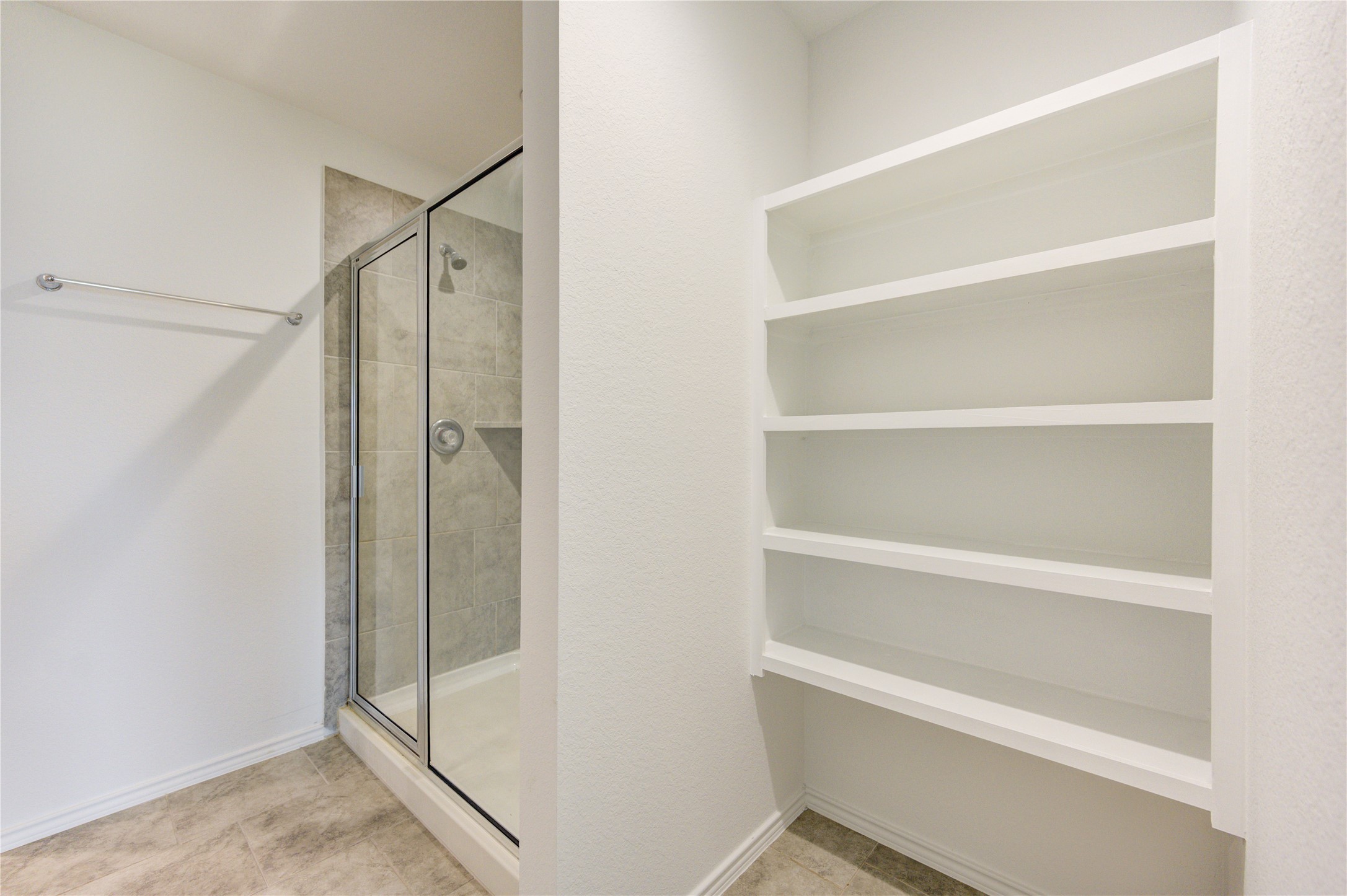 7547 Cattle Walker Court Rosharon, TX 77583 - Photo 15 of 27 Primary Bath