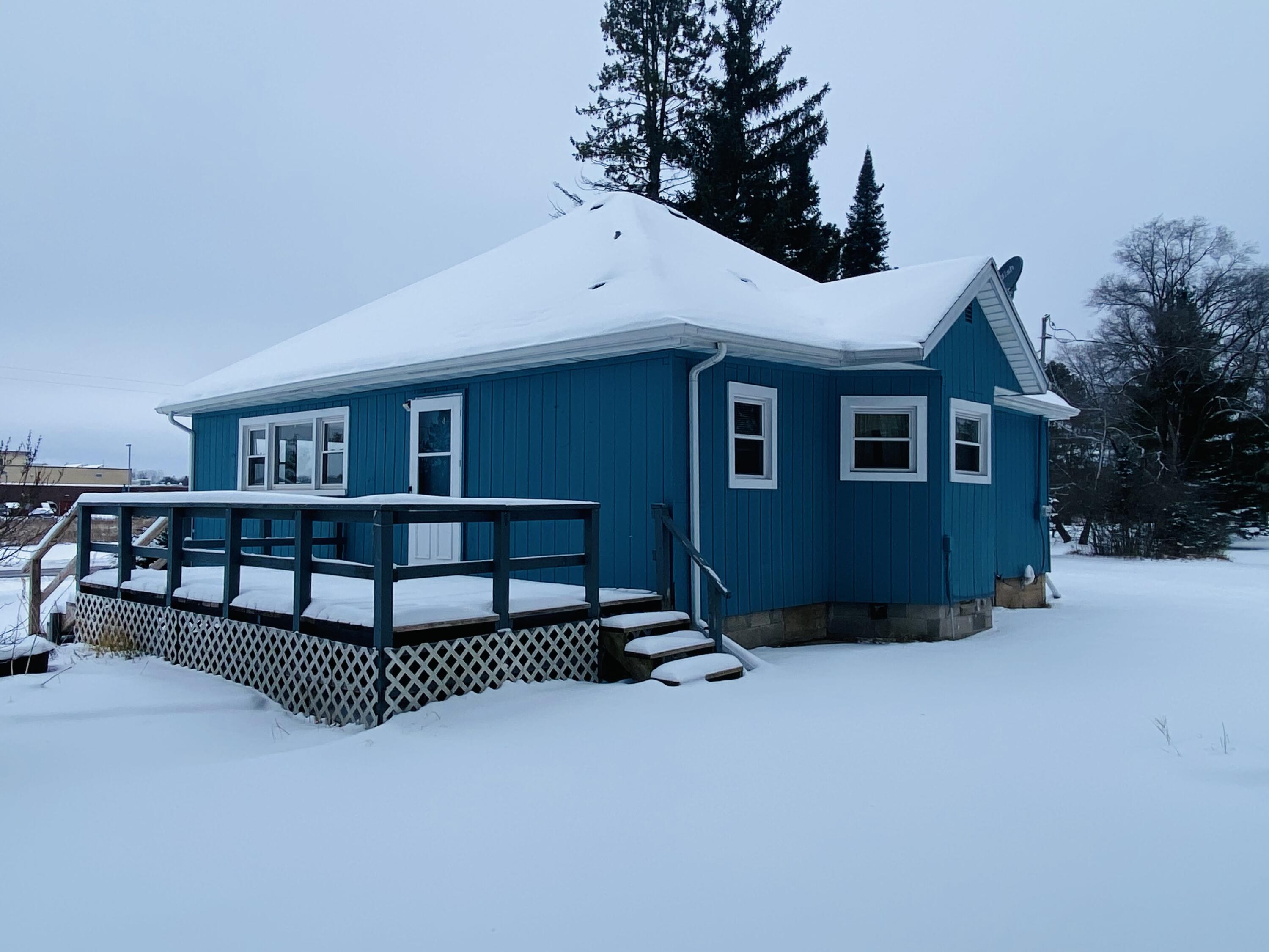 210 North Oak Street Crivitz, WI 54114 - Photo 4 of 28 IMG_2491