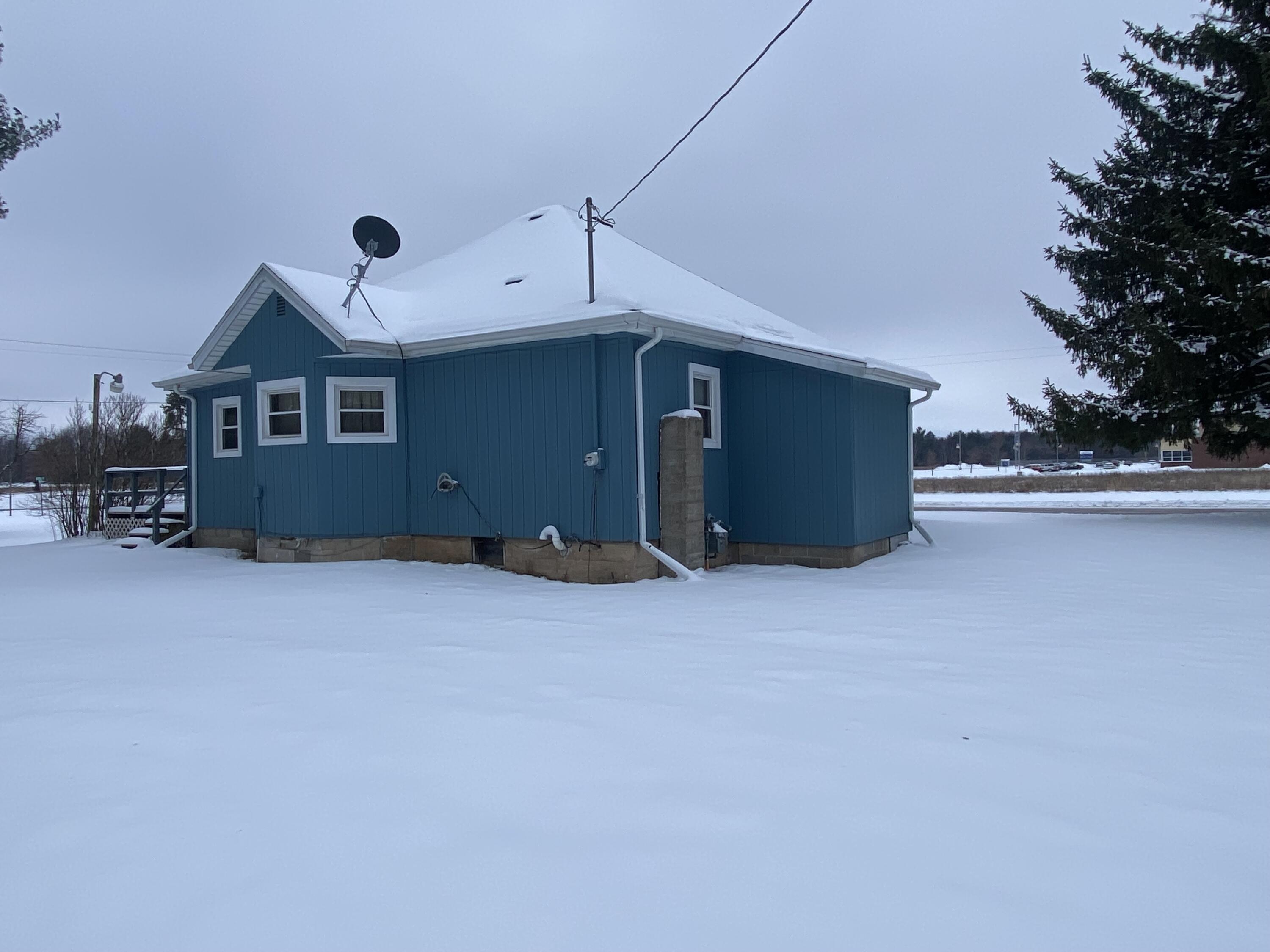 210 North Oak Street Crivitz, WI 54114 - Photo 5 of 28 IMG_2496