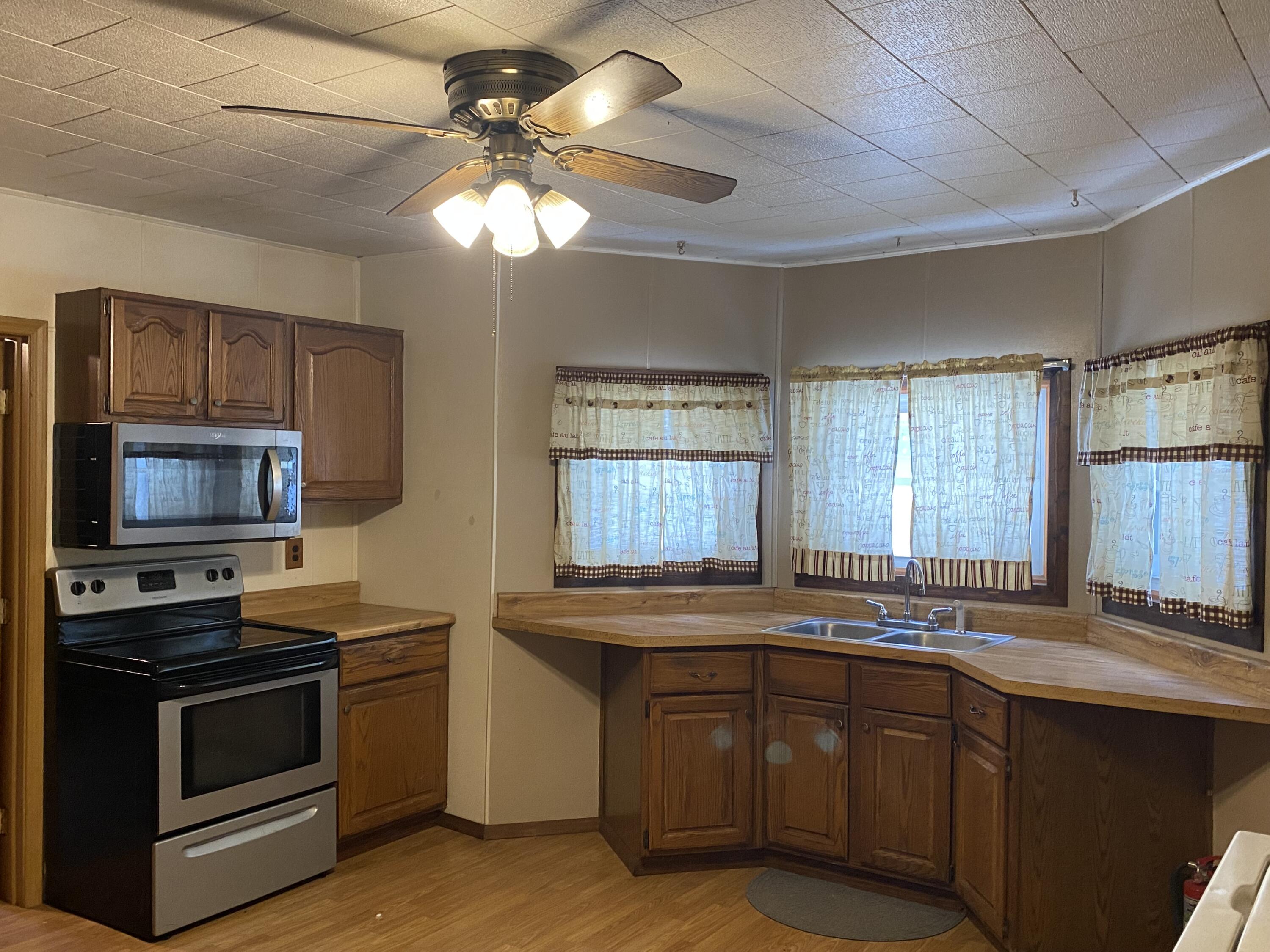 210 North Oak Street Crivitz, WI 54114 - Photo 9 of 28 IMG_2471