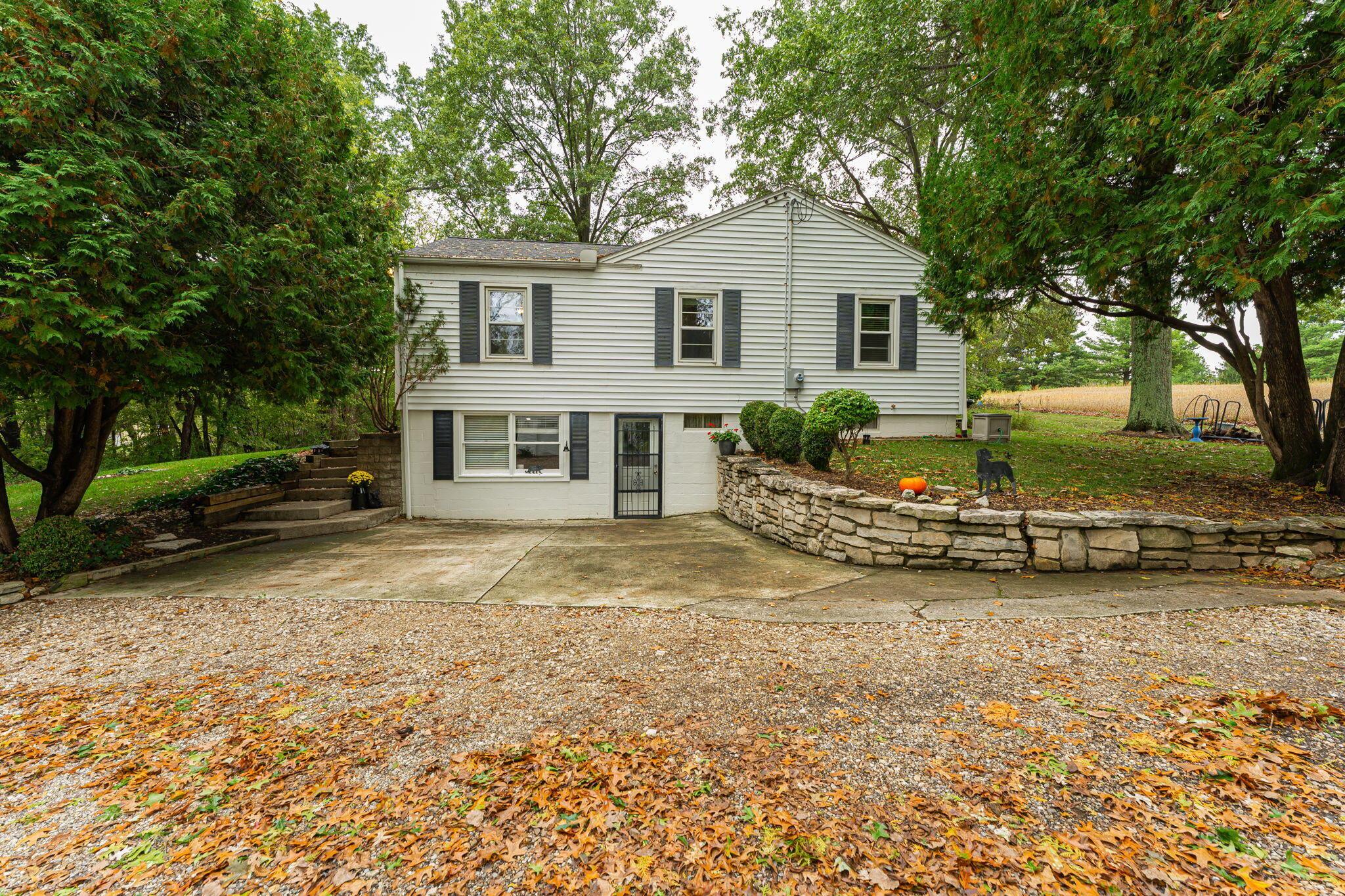 5122 Horseshoe Road Delaware, OH 43015 - Photo 2 of 81 2-web-or-mls-5122 horsehoes-2