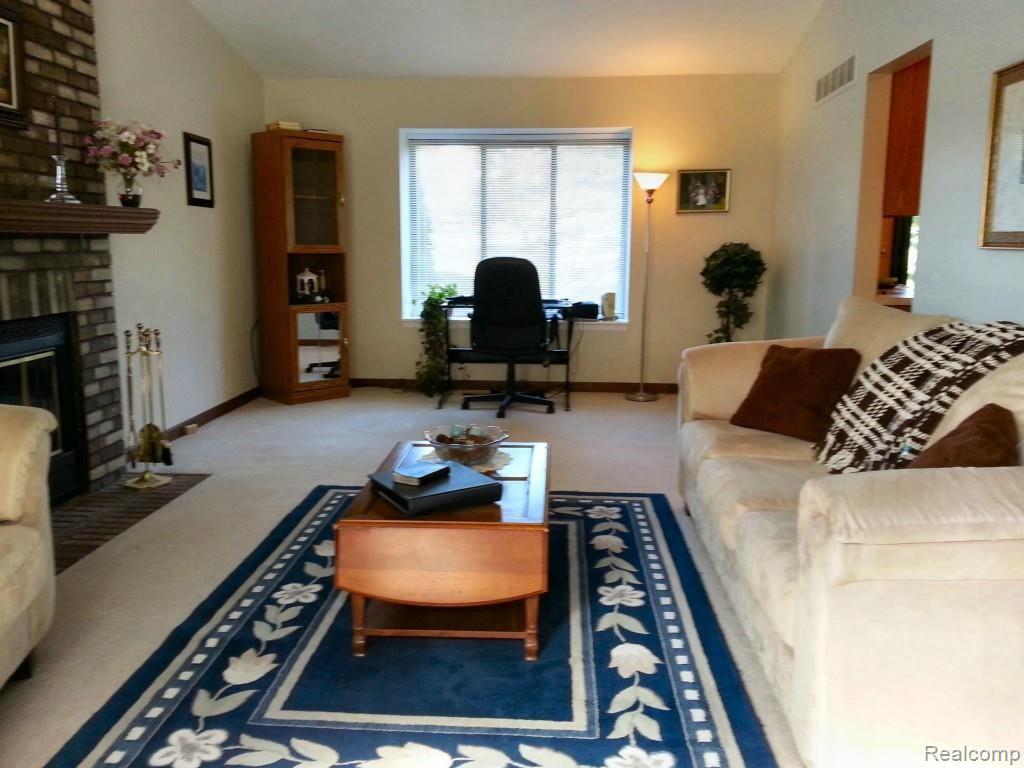 2186 Highsplint Drive Rochester, MI 48307 - Photo 4 of 22 Living Room.jpg