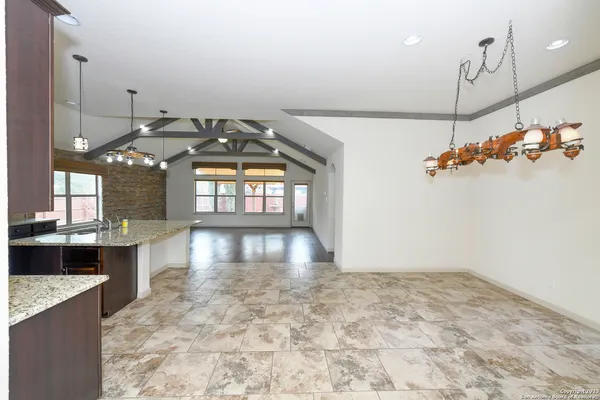 $2,250 | 842 Wall Street, New Braunfels, TX 78130