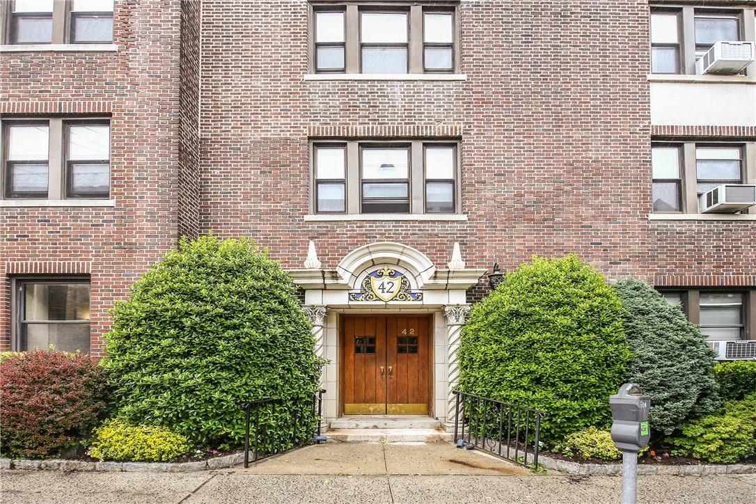 42 Pondfield Road West, Unit 6F Bronxville, NY 10708 - Photo 1 of 1