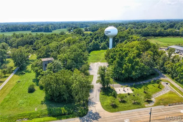 $600,000 | 221 Oaklawn Road, Glen Carbon, IL 62034