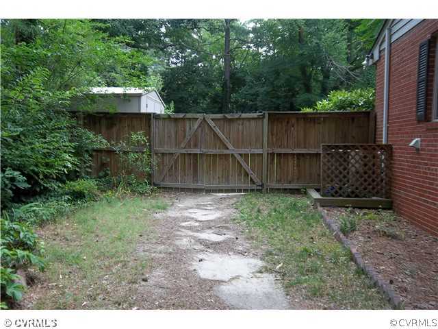 3015 Vesper Road Richmond, VA 23225 - Photo 8 of 10 Yard/Garden - Side yard wth entry to Fenced Back