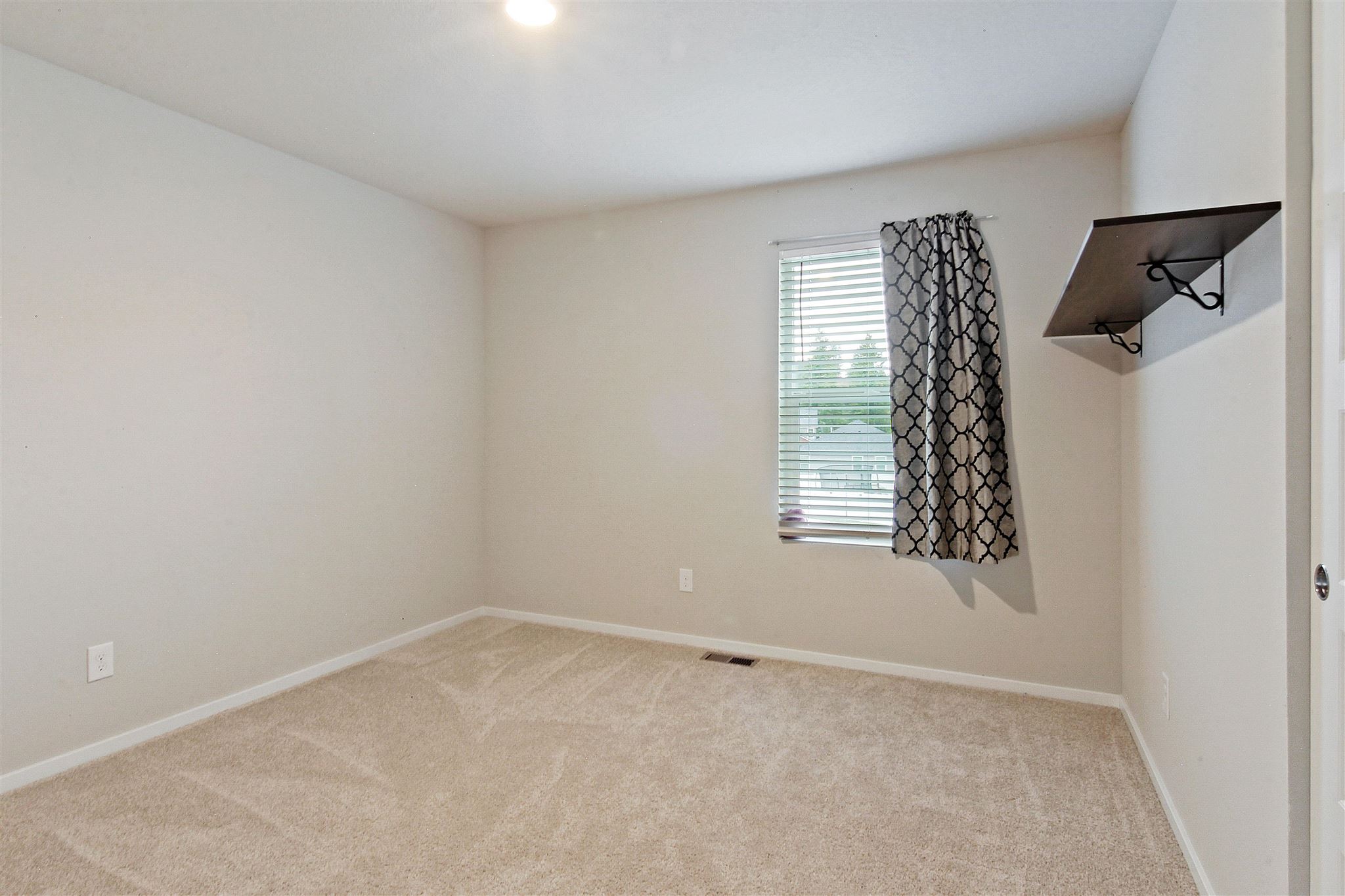 1119 East Silver Pine Road Colbert, WA 99005 - Photo 14 of 21 Gallery Image 14