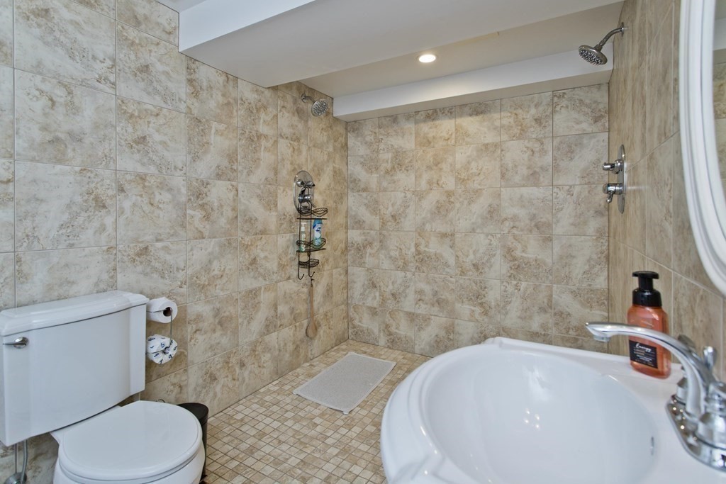 206 Bridle Path Road Chicopee, MA 01013 - Photo 32 of 37 Gallery Image 32
