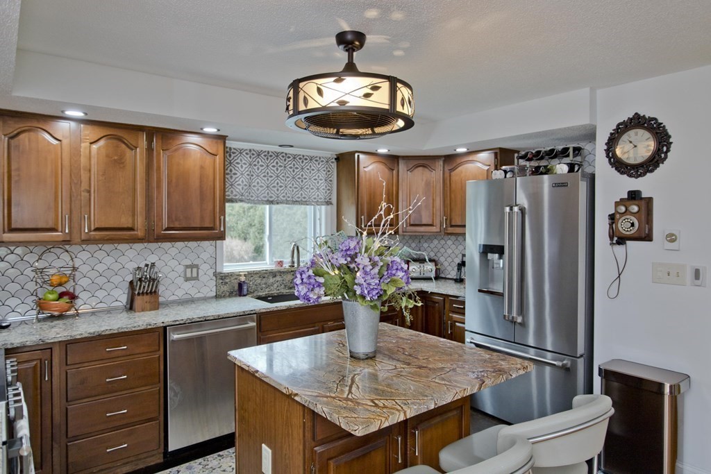 206 Bridle Path Road Chicopee, MA 01013 - Photo 4 of 37 Gallery Image 4