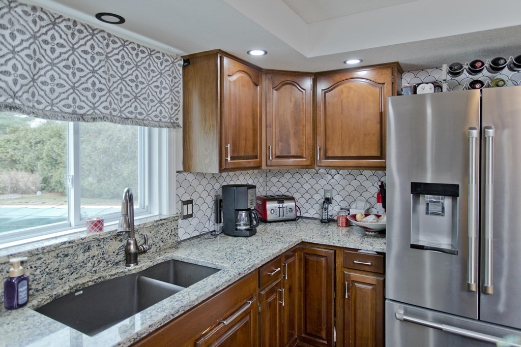 206 Bridle Path Road Chicopee, MA 01013 - Photo 5 of 37 Gallery Image 5