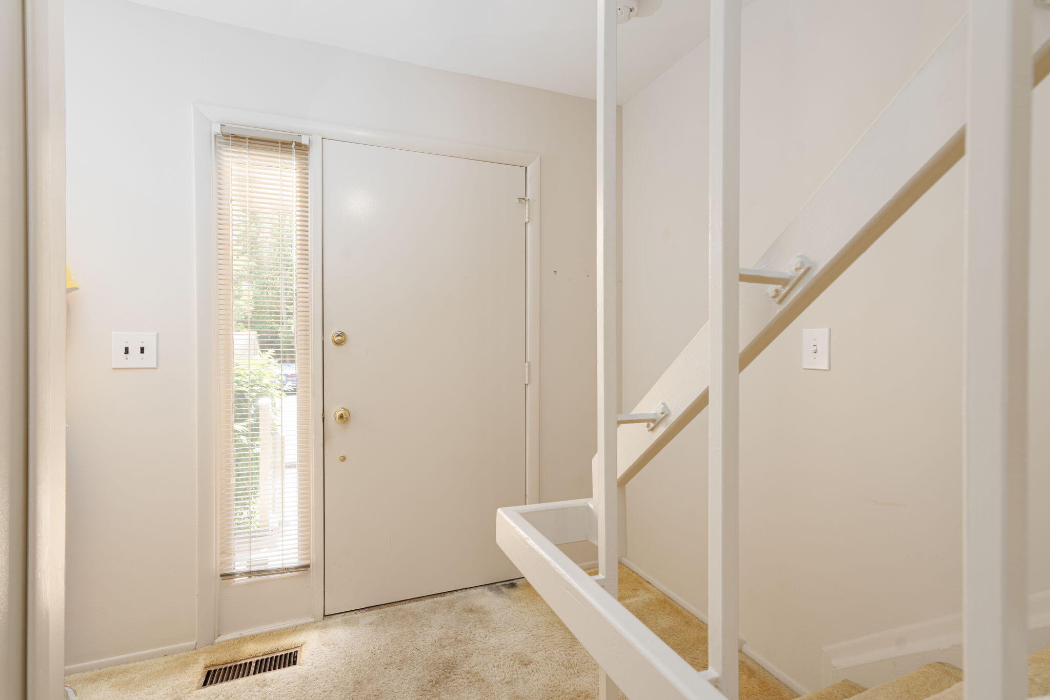669 Oakbrook West Rochester Hills, MI 48307 - Photo 3 of 26 8-web-or-mls-interiors-1