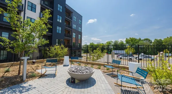 $1,452 | 2314 Berryhill Road, Unit 1M, Charlotte, NC 28208
