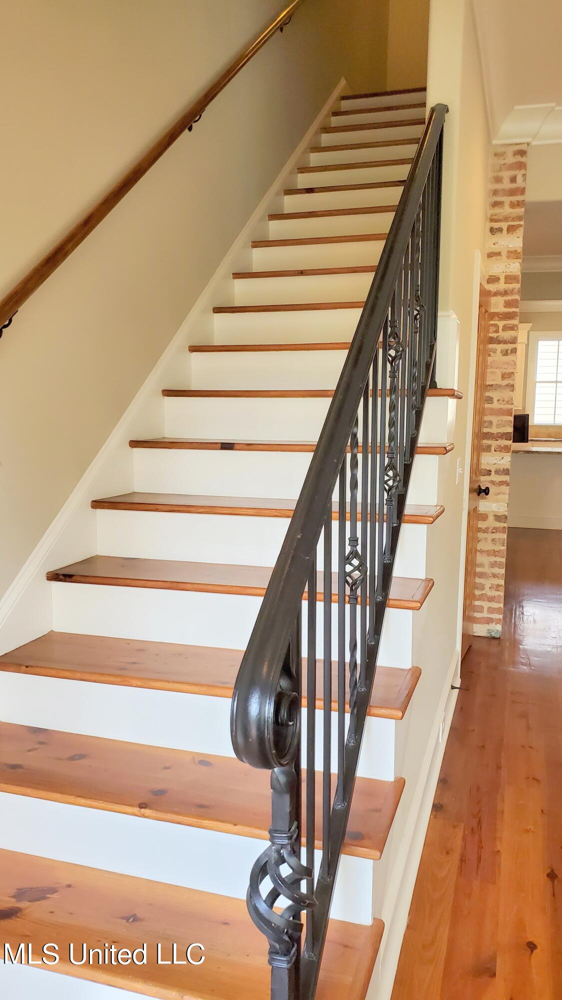 204 Eastpark Street Ridgeland, MS 39157 - Photo 12 of 31 204 EP Stairs