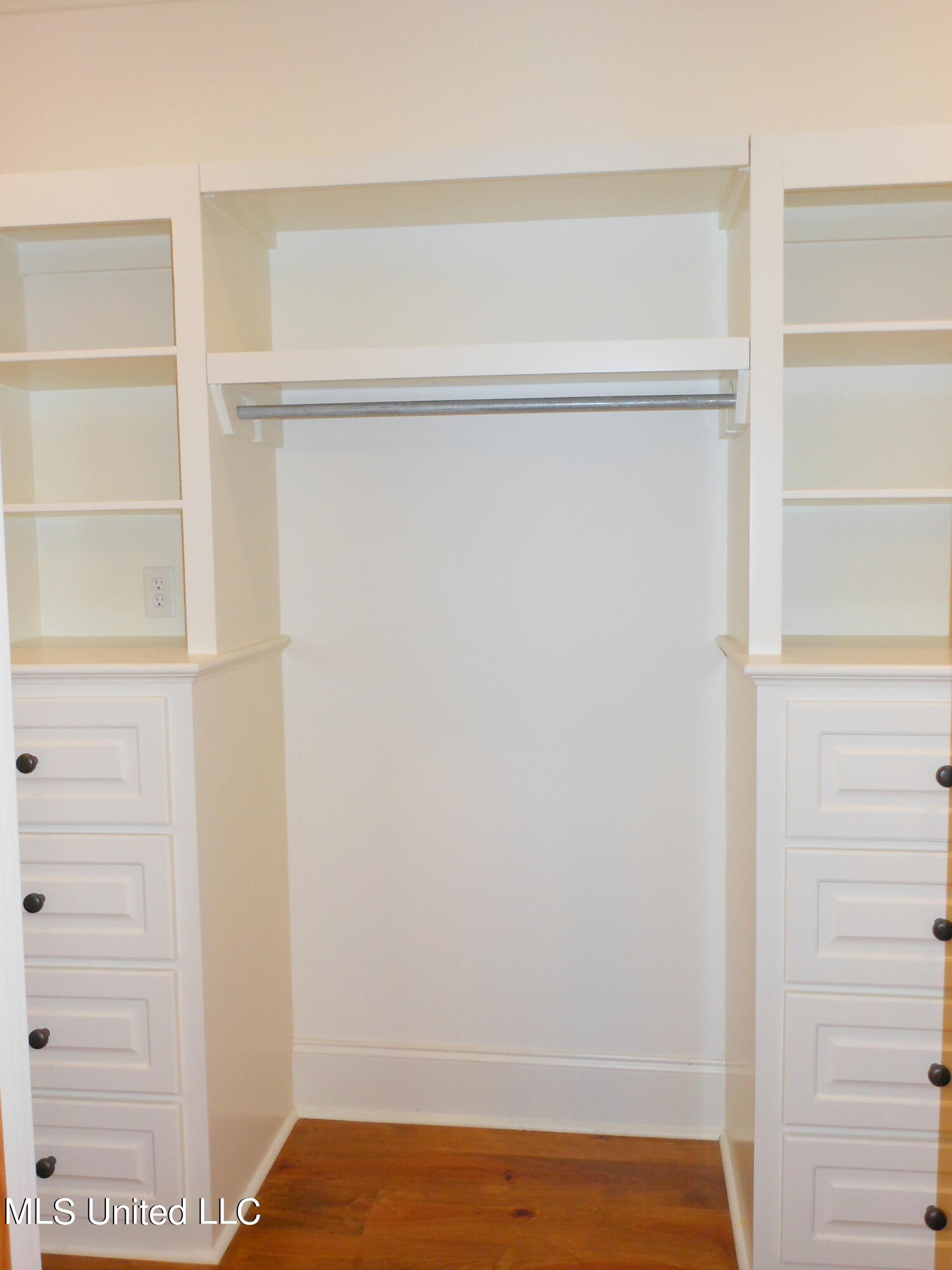 204 Eastpark Street Ridgeland, MS 39157 - Photo 21 of 31 204 EP Main Closet.3