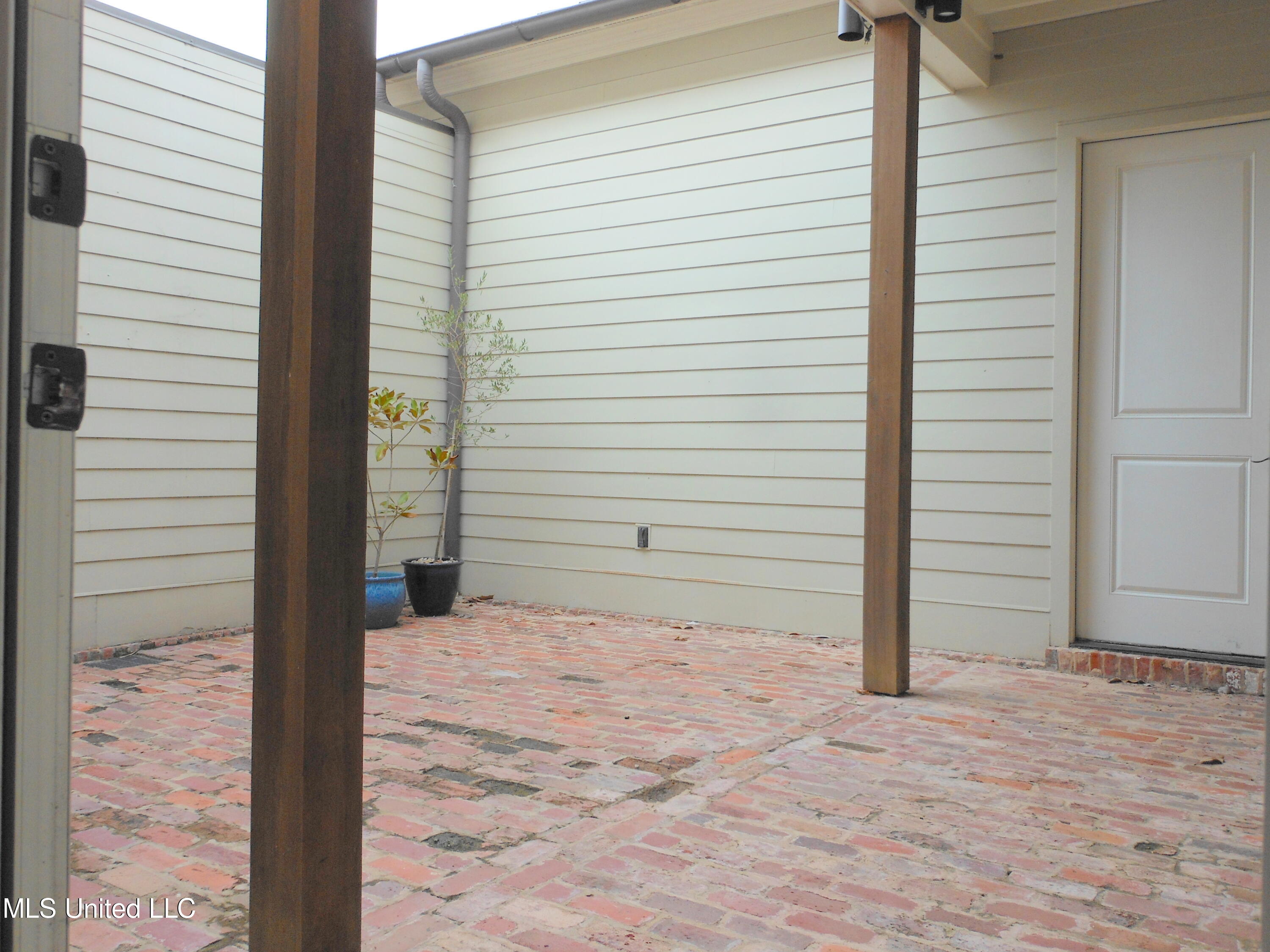204 Eastpark Street Ridgeland, MS 39157 - Photo 28 of 31 204 EP Courtyard