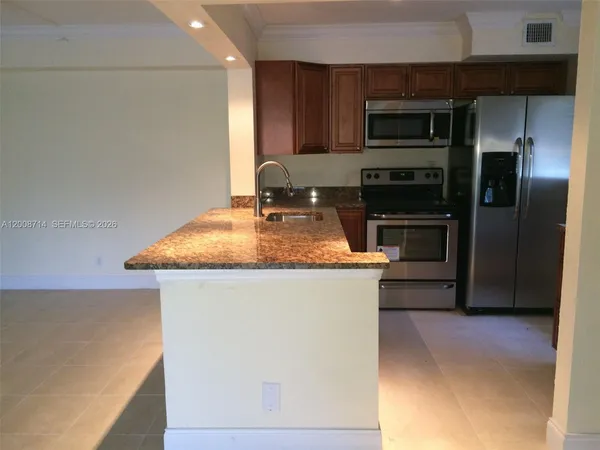 $2,100 | 407 Gardens Drive, Unit 103, Pompano Beach, FL 33069