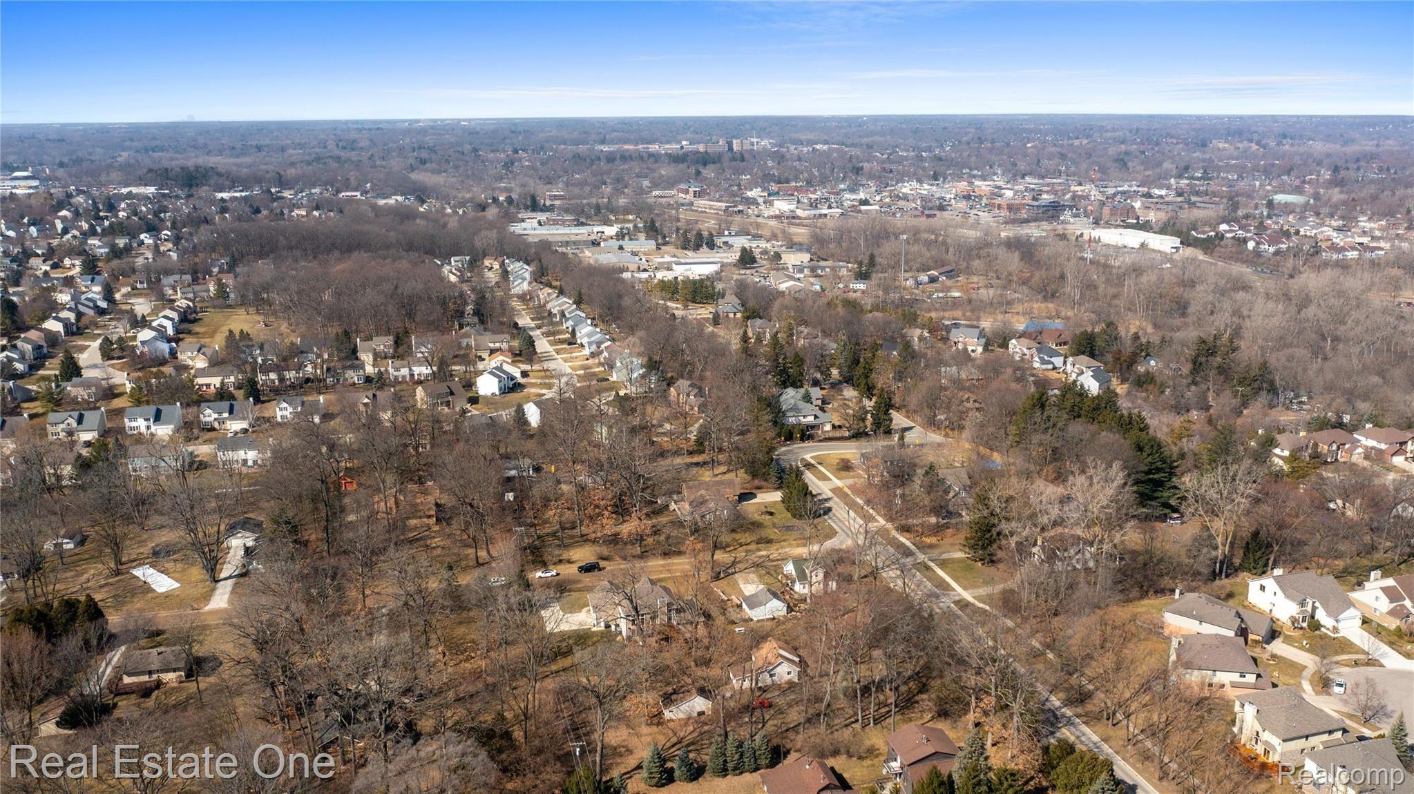 449 Willard Avenue Rochester, MI 48307 - Photo 10 of 53 DJI_0401.jpg