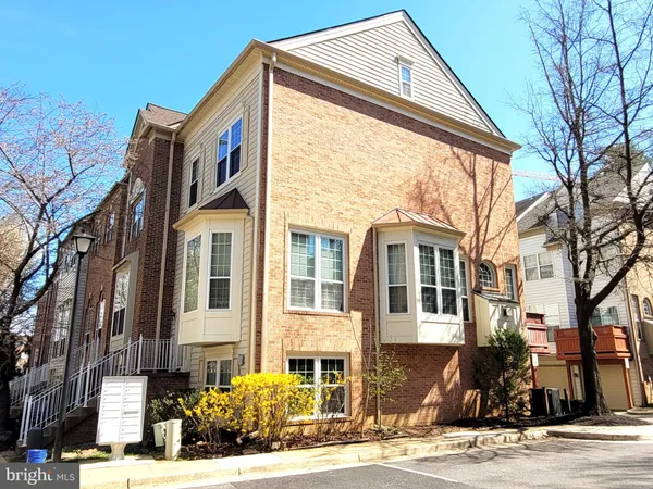 $3,450 | 6012 Ricketts Walk, Alexandria, VA 22312