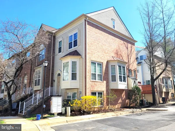 $3,450 | 6012 Ricketts Walk, Alexandria, VA 22312