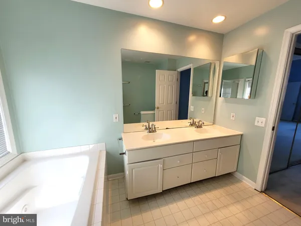 $3,450 | 6012 Ricketts Walk, Alexandria, VA 22312