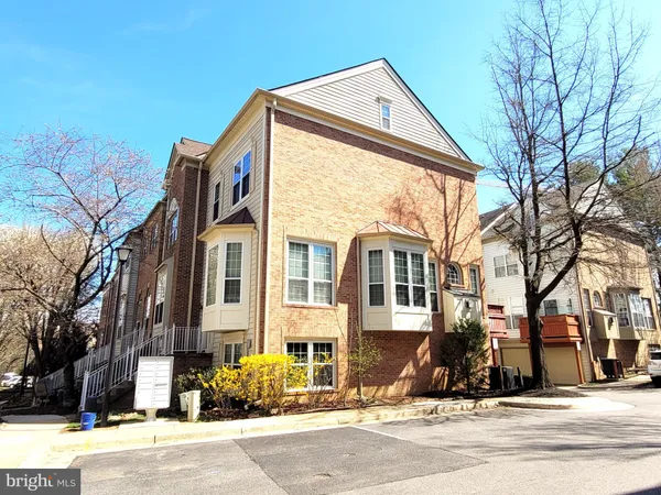 $3,450 | 6012 Ricketts Walk, Alexandria, VA 22312