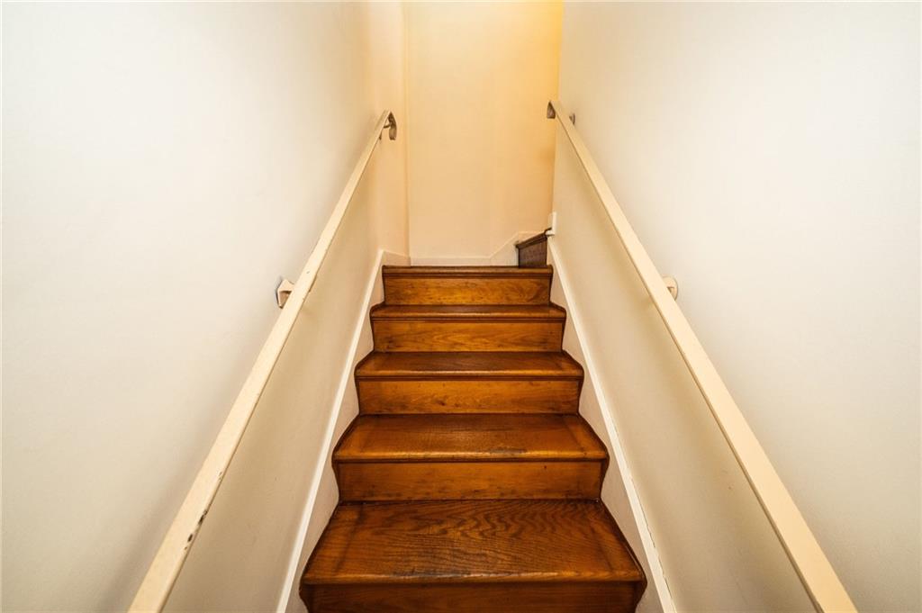 20 Clovelly Road Pittsburgh, PA 15202 - Photo 11 of 25 Hardwood on steps to upstairs