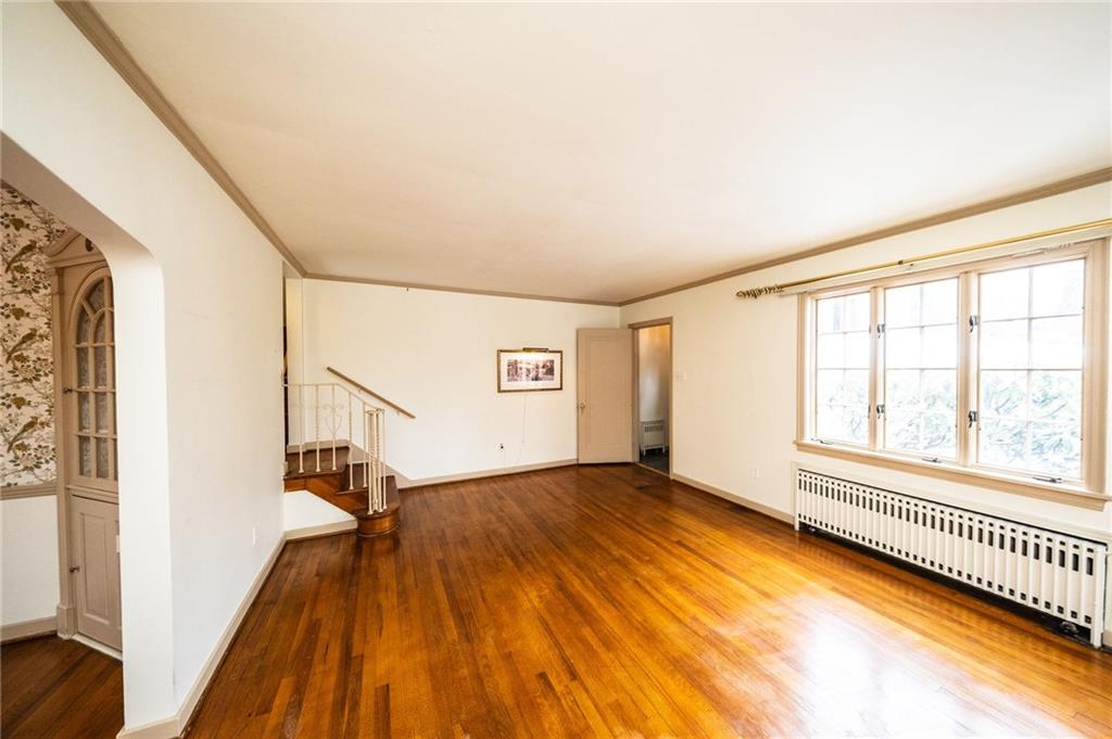 20 Clovelly Road Pittsburgh, PA 15202 - Photo 4 of 25 Living Room
