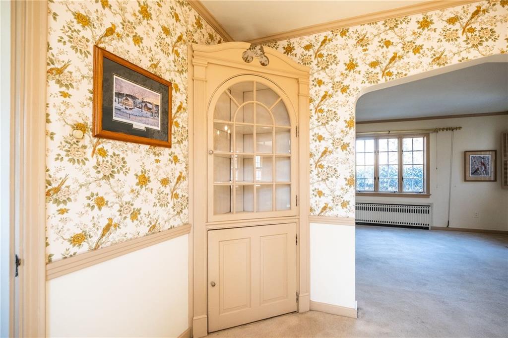 20 Clovelly Road Pittsburgh, PA 15202 - Photo 6 of 25 Beautiful built in - Dining Room