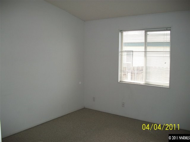 1085 Chisholm Trail Reno, NV 89506 - Photo 8 of 13 an empty room with a window