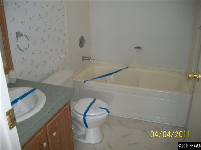 1085 Chisholm Trail Reno, NV 89506 - Photo 10 of 13 a bathroom with a shower and toilet