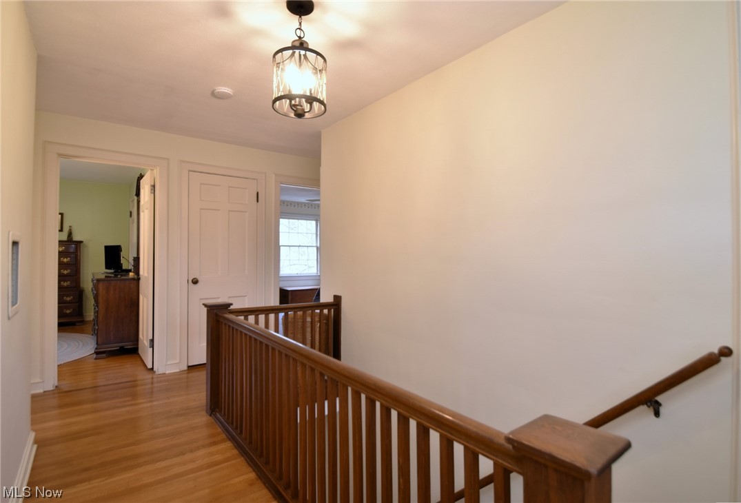 3712 Traver Road Beachwood, OH 44122 - Photo 21 of 43 2nd floor hallway