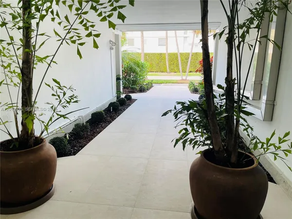 $3,000 | 290 Sunrise Drive, Unit 312, Key Biscayne, FL 33149